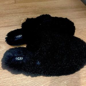 Womens black Ugg slippers size 8 like new only tried on
